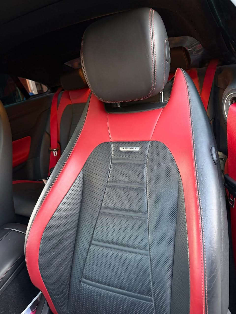 السلام عليكم 
مارسيدس  E53 موديل 2023 
فول مواصفات وكاملة ع آخر حبة فلس متصرف عليها ماشية 14km اخوان السيارة عارضهه جوى السوك ومغلفه ppf والحادث بالمنشور قبغ صندوق وجاملغ  صبغ السيارة موجوده بمنطقة زيونة وسعرها 465 ورقه 
للاستفسار *********** بغداد, العراق
