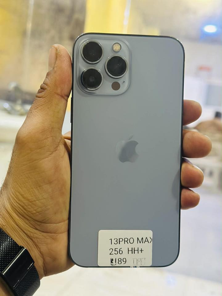 السلام عليكم 13برو ماكس ذاكره 256امريكي 
عدد 2 سمائي +اسود كفاله عامه وشخط مابيهن 
بطاريه 88/84 السعر 700 الواحد 
 الكفل 
واتساب***********
