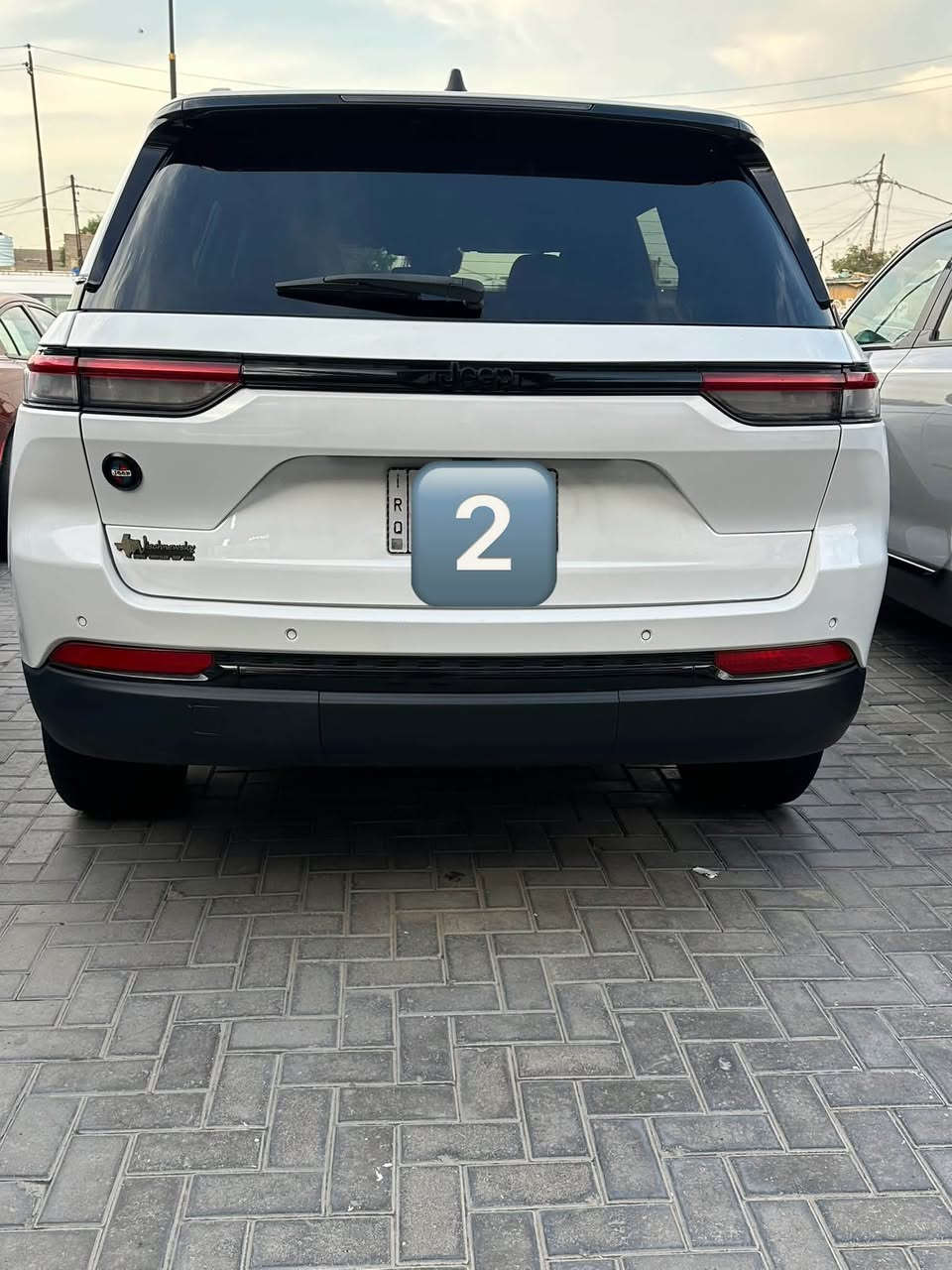 2023 JEEP GRAND CHEROKEE, ALTITUDE 4X2
تشغيل بصمة 
جنطة كهرباء 
كراسي كهرباء     السعر28500$
ويل20
كيرماوس
سايد ابريك بصمة 
كراسي تدفئة 
شاشة كبيرة 
كامرة 360
لايت زنون 
4*4
تحكم مقود
وباقي المواصفات الاخرى ‭***********‬
