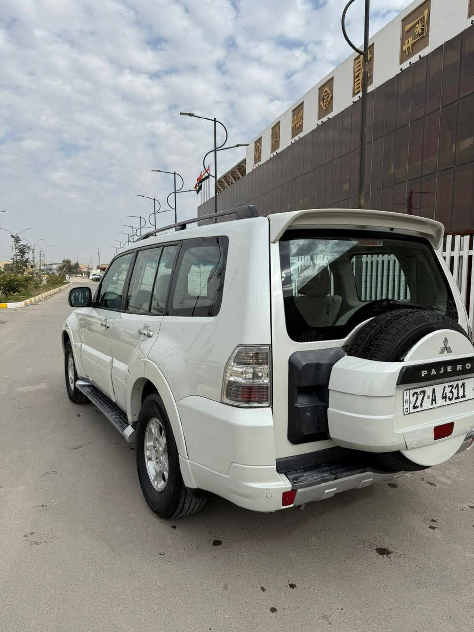 السلام عليكم باجيرو موديل 2007 حره رقم ذي قار الدولي باسمي كفاله ما عدا صبغ مقدمه الجاملغ فقط الباقي كفاله عامه مواصفات 7 راكب 3 قطع تبريد مري شفط اشاير بل مري داخل بيج 4×4 تحكمات محرك 3000 السياره جديده وجاهزه 
العنوان الناصريه مركز المدينه
الموبايل 📱***********
السعر 125 وبي مجال
