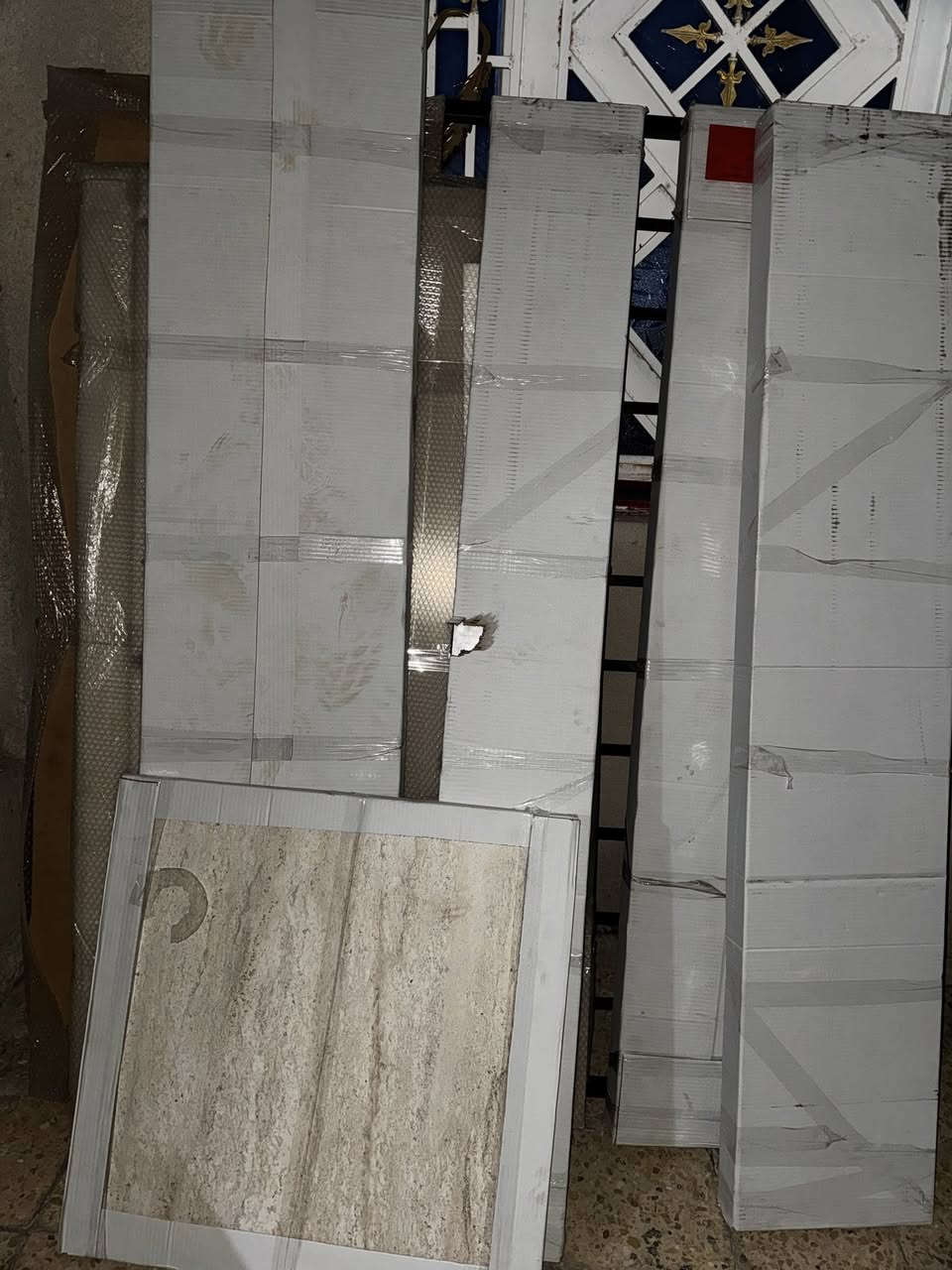 السلام عليكم
غرفة تركيه جديده بعدها بلكارتونه ما مشدوده للبيع 5 قطع ماعرف لونها بس مبين من الكارتونه ***********
