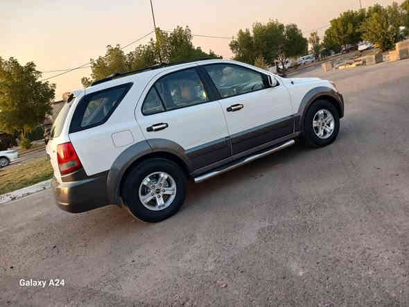 سورنتو  البيع  بدون صبغ مكينه ٣٥٠ سياره  جديده كل نقص مابيه موديل 2004  سعر 85 مكان سياره بغداد هاتف ***********
