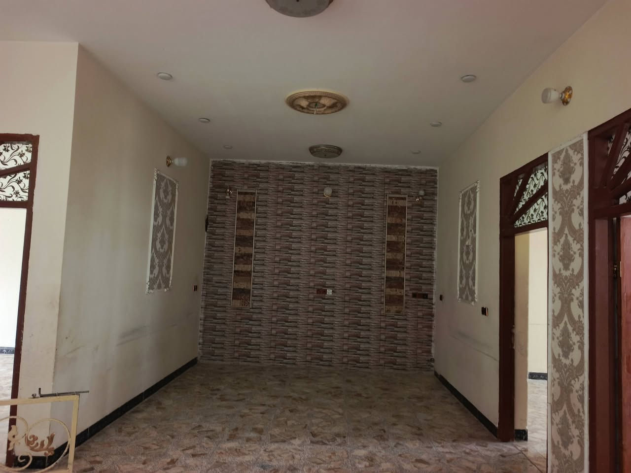 ✅للبيع دار سكن طابو صرف 
✅المساحة 237م +فضله 
✅الموقع حي السلام 
✅بناء حديث طابوگ صب كونكريت 
✅البيت جاهز غير مسكون حالياً 
✅يتكون من غرفتين وصاله ومطبخ وبراني وصحيات 
✅الفيديو والصور أدناه يوضح كافة تفاصيل البيت 

♦️للاستفسار مراجعة مكتب الضامن للعقار الشارع التجاري مقابل منفذ المعرفه أو الاتصال 📞 
*********** واتساب 
***********
