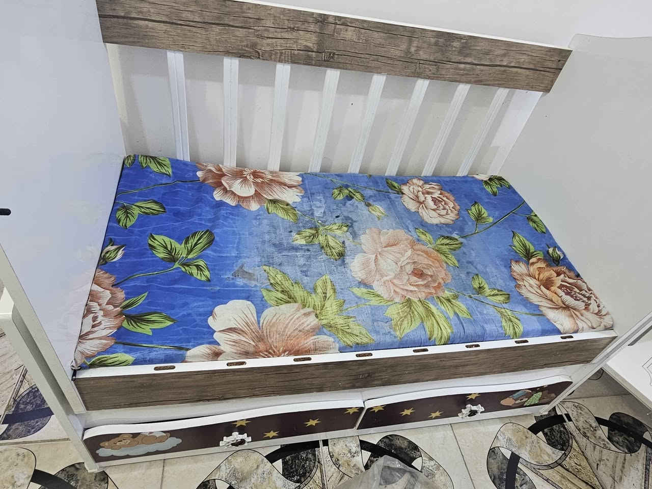 سرير طفل نظيف كبير الى عمر ٦ سنوات سياج مالته موجود وكامل مع المندر السعر ١٠٠ الف التواصل خاص Singapore


**إذا كنت صاحب هذا الإعلان وتريد حذفه لأي سبب، رجاءا أرسل رسالة إلى الدعم الفني**