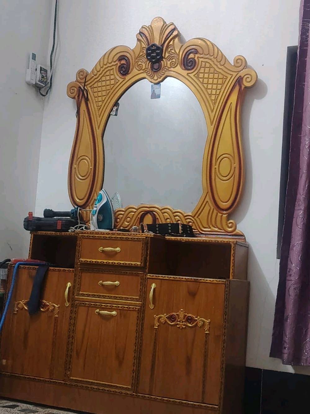 عنوان:الطالبية علوة زويني غرفة جديده 5قطع بيبيان وميز مراية غرفة نضيفة الله شاهد الي حاب يشتري متواجد على الواتساب فقط سعر مليون وبيها مجال بسيط للشراي