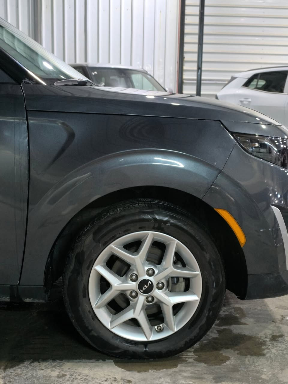 للبيع كيا صول 2023
 وارد امريكي رقم اربيل الدولي 
وكالة أو تحويل 
----------------------
* المواصفات * 🏅
. محرك 2.0 دوش
. رادار تحديد مسار مثبت سرعه 
. حساسات - شاشة - كاميرا خلفية 
. تحكم ستيرن جهتين
. مانع انزلاق
. ويل كب
. أنظمة قيادة متعددة 
باقي المواصفات موضحة بالصور 
----------------------
الضرر..
بنيد  / جامل بارد / بدون دواخل 
السعر 💰 💵 (( 157 )) بي مجال 
للاستفسار الاتصال على الرقم التالي ☎️☎️
‏‪‏- ‏‪0772 395 5960‬‏
-‏ ‪0783 199 4494‬‏
