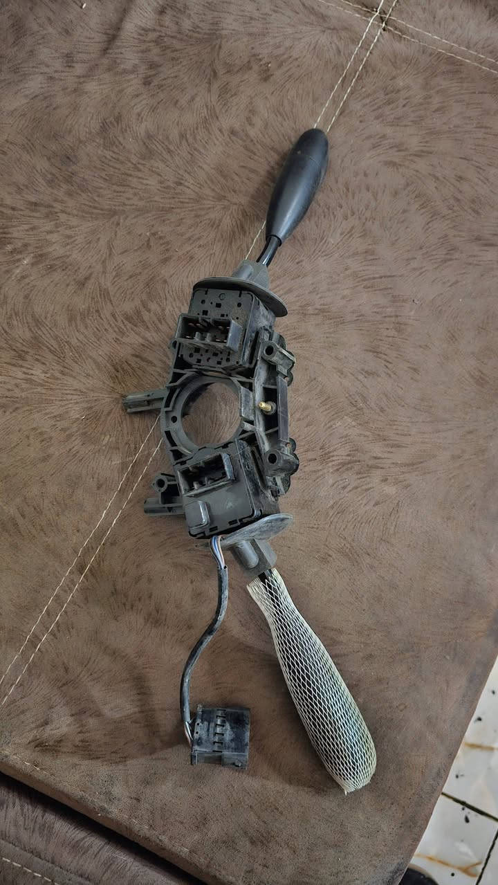 يده إنارة كاملة ليفان ٣٢٠ جديدة  ٣٠ الف قفل السعر جوه سوق  *********** العنوان بغداد
