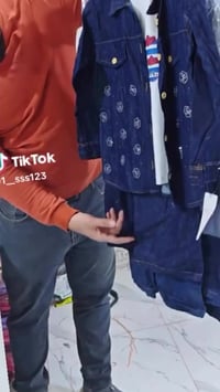 طقم جينز بناتي • ٦-١٢ سنة • جاكيت تيشيرت بنطلون