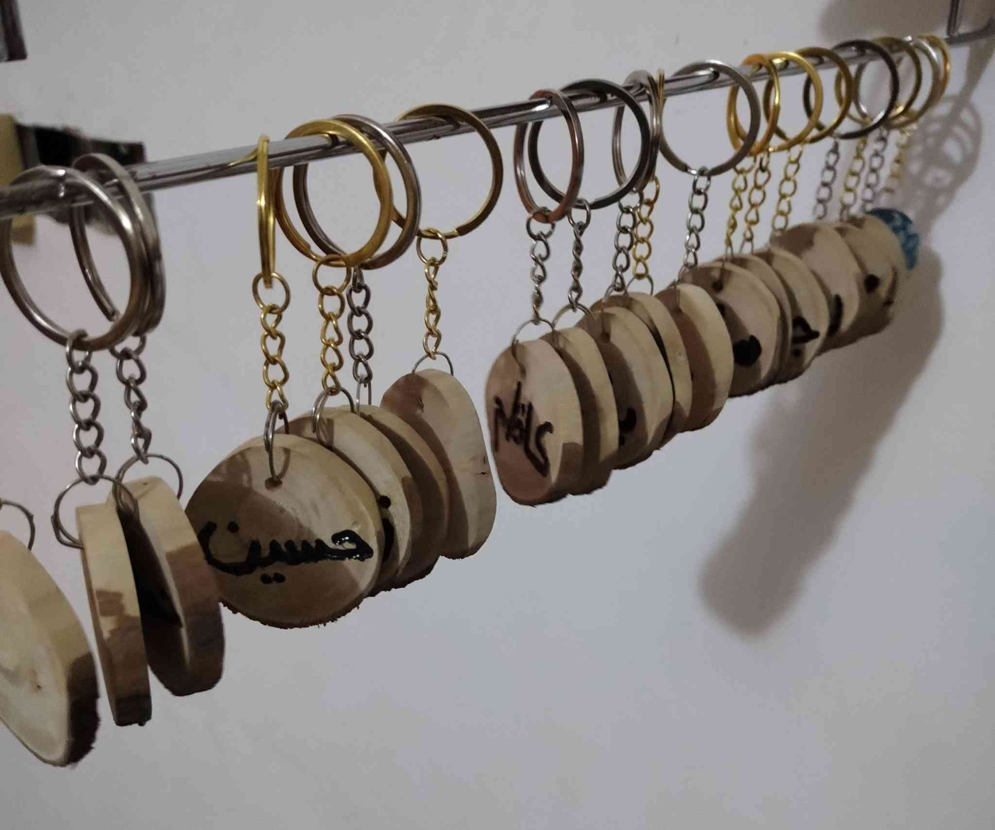 السلام عليكم
الي محتاج شغل عندي مداليات خشب مكتوب عليها أسماء

الي يگدر يشتغل بيهن بـ باب طويريج يراسلني وشيبيع بالنص 

المداليه الوحده بألف دينار

الشغله ينرادلها شطاره ولسان حلو

حالياً عندي تقريباً 19 مداليه 

إذا مشت الشغله أبدي أسوي أكثر


**إذا كنت صاحب هذا الإعلان وتريد حذفه لأي سبب، رجاءا أرسل رسالة إلى الدعم الفني**