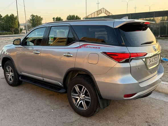 السلام عليكم 
تويوتا فورتشنر 2019 فول ١ع وحد
ماشية 115 الف كيلو وقابل للزيادة 
#شركة SAS  باسمي 
-محرك 4 سلندر VVTI.2700
2-بصمة دخول ذكي
3-فورويل +قفل دفلوك 
4-كير اوتو +شفتات ستيرن ترجيع نمر
تحكم استيرن جهتين
5-وضعيات قيادة Eco+PWR
6_نضام مانع انزلاق 
7-حساسات خلفي 
8-مري كهرباء شفط +اشارة 
9_شاشة كبيرة Car play
10-كامرة بلاد +GPS 
12-منفذ شحن 
13-ثلاجة 
14-صاج +ستيرن حياكة 
15-عوارض اعلى سقف المركبة 
16-المصد الأمامي كروم +بطانة محرك 
18-بك لايت LED
19-كروز مثبت السرعه 
20-قطع تبريد عدد 3+ لوحة تبريد بيانو 
21-عدد المقاعد 7 
22-ويل كب  17

السعر  278 ورقة 

ابواحمد 
***********
