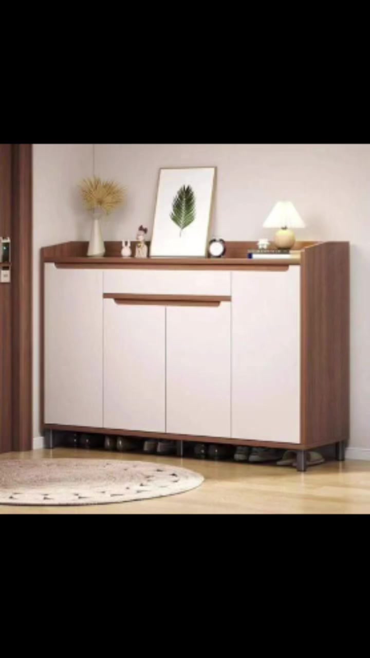 ✨ خزانة أحذية خشبية بتصميم عصري وأنيق ✨

حل عملي ومرتب لتنظيم الأحذية مع لمسة ديكور راقية تناسب أي مدخل بيت 👟🤎  
تصميم أنيق يجمع بين السعة والشكل العصري 👌

🔸 مساحة تخزين واسعة تتسع لعدة أزواج أحذية 👠👞  
🔸 أرفف داخلية متعددة لتنظيم أفضل  
🔸 سطح علوي مناسب للديكورات أو الاستخدام اليومي ✨  
🔸 خامة خشبية متينة وجودة عالية 🪵  
🔸 تصميم أنيق بلون دافئ يناسب جميع الديكورات

📏 القياسات: الطول 120 سم × العرض 32 سم × الارتفاع 100 سم

مثالية لمداخل البيوت وتحافظ على الترتيب بشكل جميل 🏡  
📩 للطلب أو الاستفسار يرجى التواصل عبر الرسائل


**إذا كنت صاحب هذا الإعلان وتريد حذفه لأي سبب، رجاءا أرسل رسالة إلى الدعم الفني**