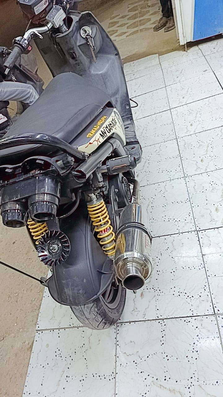 السلام عليكم سكنس جبلي للبيع مكينه مامفتوح بيها برغي بيها تزويد صالنصه NRوبيها ستيرن NRودبلات NR وبيها لايت زنون وبيها يدات حراريه وتخم تاير جديد وماناقصها غير حاضن بك لايت فقط السعر 1،200 مليون وميتين التفاصيل أكثر ***********وبي واتساب
