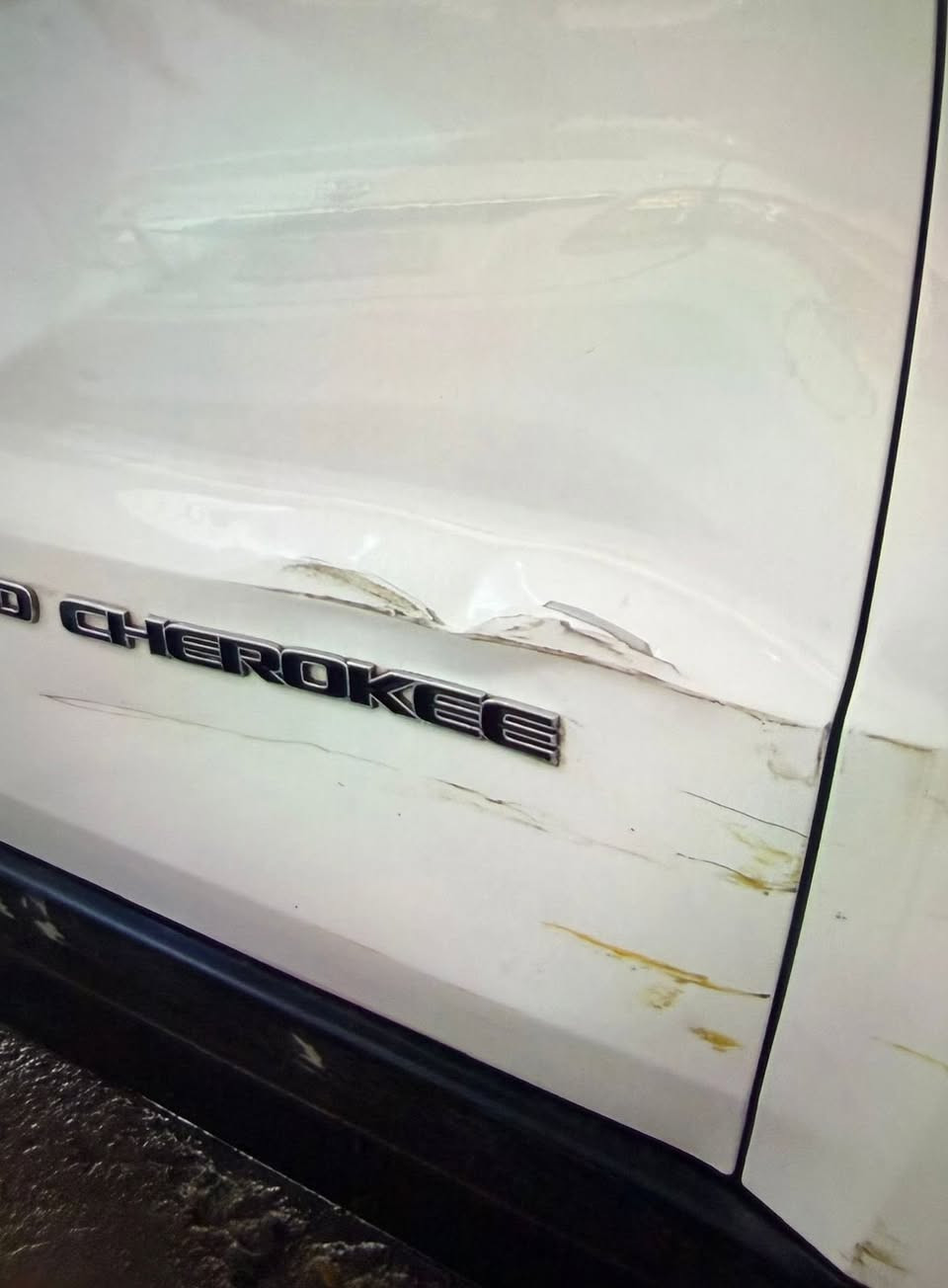 السلام عليكم 
 2017. Jeep
 لمتد
وارد امريكي كلين
ماشيه ١٢٦ 
سياره جديده 
كير مكينه صدر تخم تاير خير من الله السياره
السعر ٢٣ ونص


**إذا كنت صاحب هذا الإعلان وتريد حذفه لأي سبب، رجاءا أرسل رسالة إلى الدعم الفني**