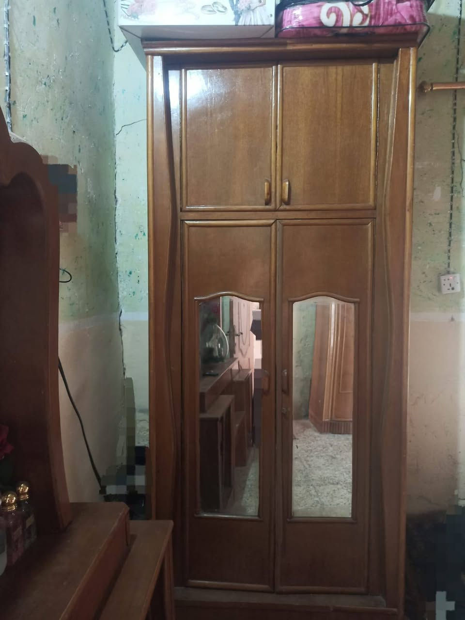 للبيع غرفت اخشاب  عراقي 5 ملم  طابقين  المكان نجف الحريه  ***********
