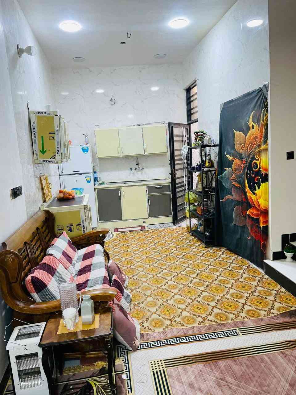 السلام عليكم
بيت 50 م 
قرار محكمة سند 25
البوبيات عمود 105
قرب الشارع العام أقل 50 م عن الشارع بناء حديث 
تفاصيل البيت استقبال 
صاله مطبخ حار وبارد 
غرفتين نوم 
3 مجاميع صحيه 
سطحين 

السعر 68بي مجال بسيط  للاستفسار اتصل ***********
