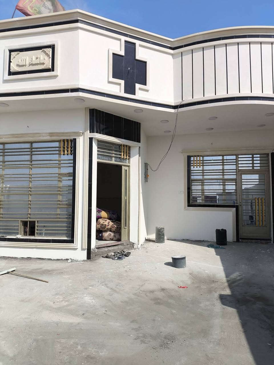 خلفات اثنين متفرغين لبخ بكل انواعه جراره تشميع تصفير مساطر حمامات واجهات  وجص وبورك تطعيم واجهات  داخل بغداد فقط شغل يرضي الله وسرعه في تنفيذ متفرغ حالين  خابرني اوراسلني واتساب  ***********
