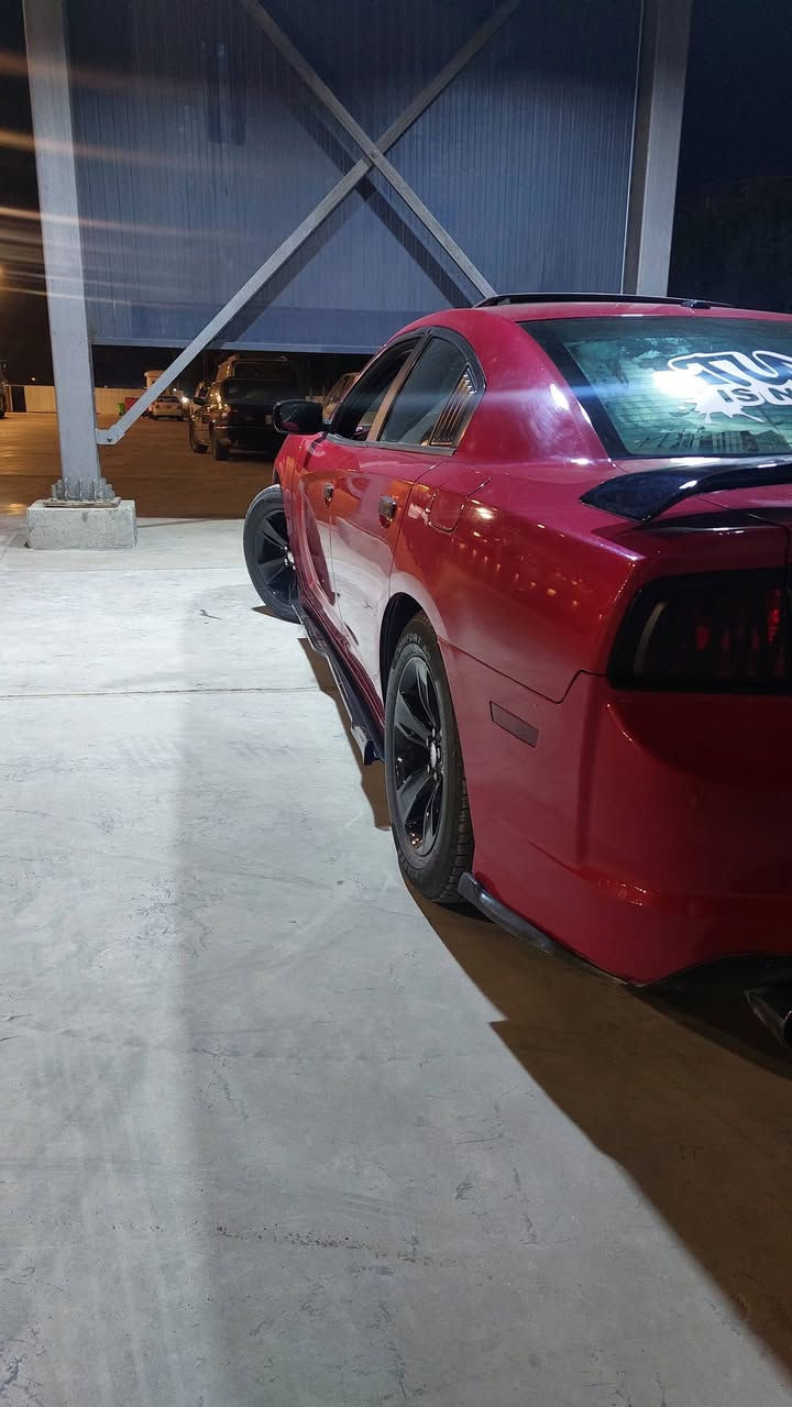 سلام عليكم جارجر٢٠١١ مصبوغه عام اني صبغتهه كفاله من لكص ولكلبه لسيارة كامله مابيهه اي نقص مكاني لبياع سعرهه ١٢٥ لماعاجبه سعر انشالله يلكه اغاتهه ***********
