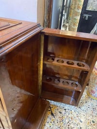 ميز متعدد الاستخدام • خشب جوز • توصيل