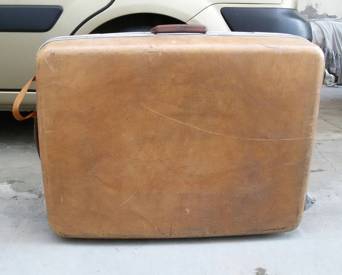 السعر ١٠ فقط نهائي
حقيبة سفر قديمة عظم
وحقيبة سفر قديمة جلد
المفتاح مفقود
هيكل صلب جدا والثانية متوسط
السعر ١٠ فقط نهائي للقطعة الواحدة
بغداد ... المنصور
للاستفسار تواصل خاص او بالتعليقات


**إذا كنت صاحب هذا الإعلان وتريد حذفه لأي سبب، رجاءا أرسل رسالة إلى الدعم الفني**