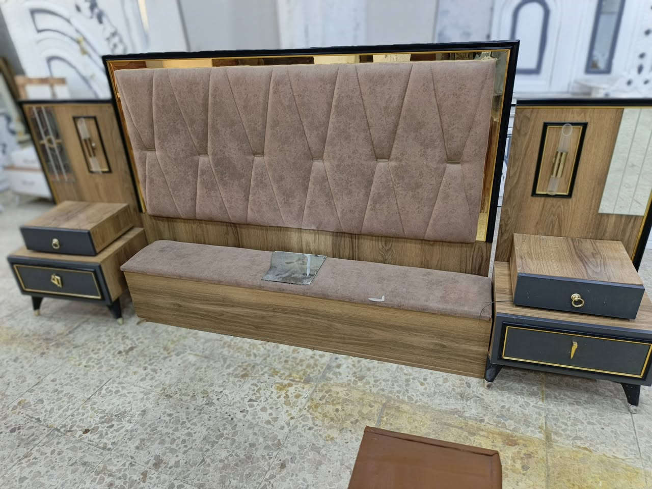 غرفه تركي جديده ٧٥٠ بيع مستعجل ناصريه ***********
