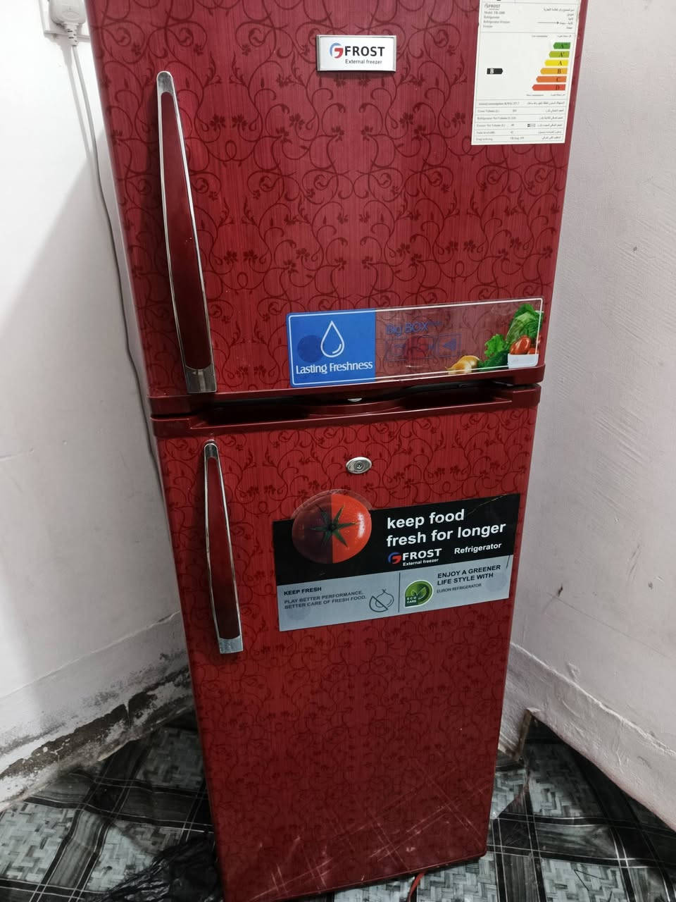 سلام عليكم عندي هاي ثلاجه للبيع مستخدمه شي قليل ب 300 مكاني فلوجة شهداء شراي يتفصل خاص او تصال على رقم ‏‪***********‬‏
