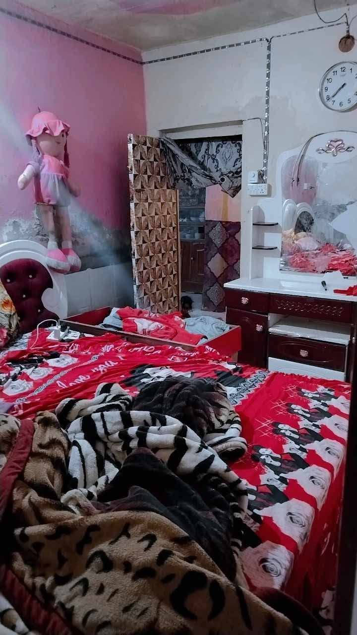 📢 فرصة مميزة لامتلاك منزل طابو صرف

🏡 دار للبيع 📍 الموقع: نهاية شارع سالم 📐 المساحة: 100 متر مربع

✨ مواصفات الدار: ✅ 3 غرف نوم ✅ استقبال ✅ صالة ✅ مطبخ ✅ صحيات داخلية وخارجية

💰 سعر مناسب 45 وبي مجال  حلتو يطونه 30 والبقيه اقصاد

📞 للاستفسار أو المعاينة: ***********

🌟 موقع جيد ومناسب للعوائل، والدار جاهزة للسكن.

📲 تواصل الآن لمعرفة المزيد من التفاصيل وحجز موعد للمعاينة.
