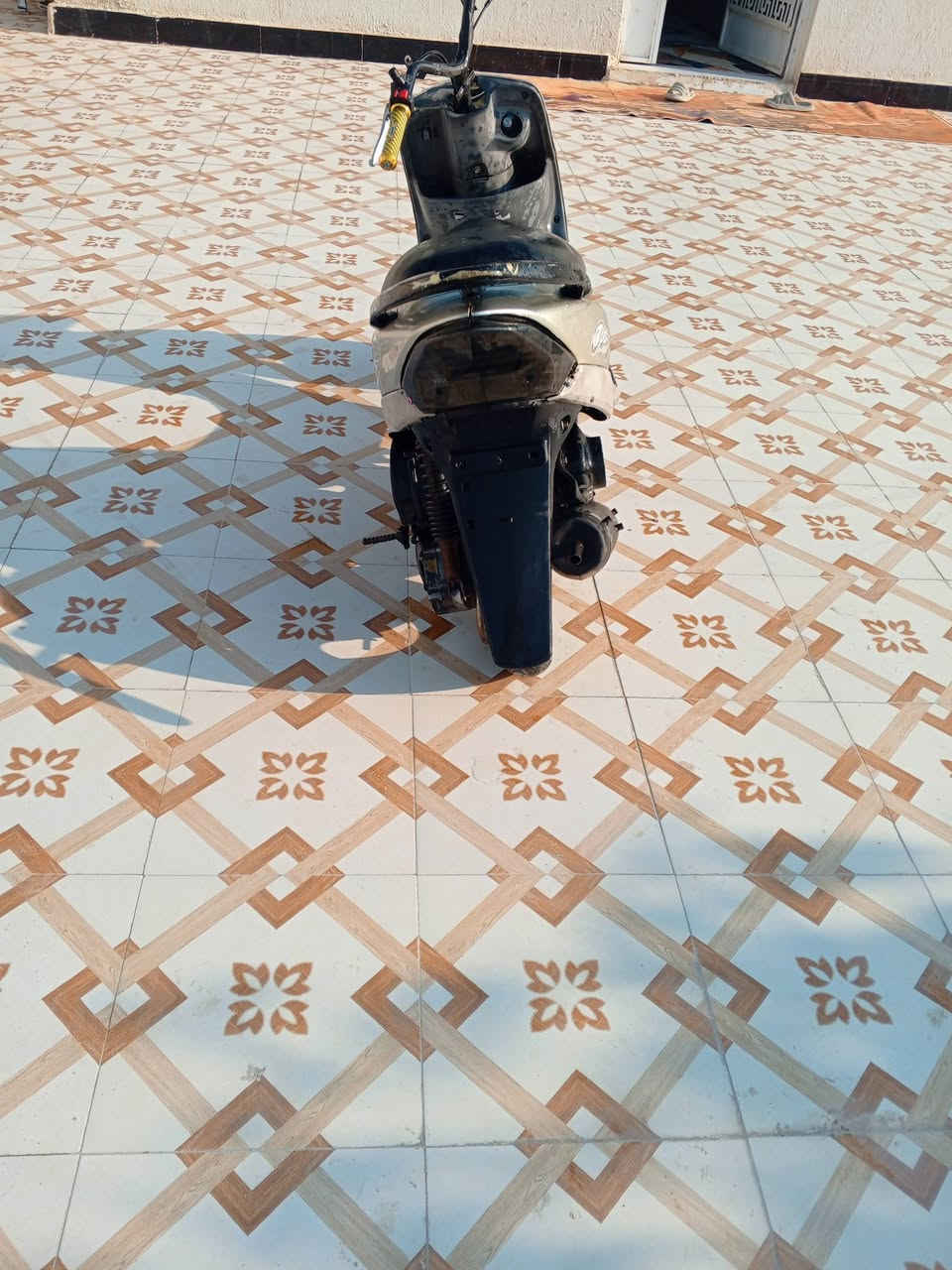 سلام عليكم دراجه للبيع ماكس دراجه كامله بوشه 50مفتوحه صالنصه كاتم توني شاده جديده دراجه حربيه كفراته كله كامله لايتات شغاله سلف هندر شلعه كلش حلوه دراجه كامله من طول ل طول *********** رقمي سعر 475
