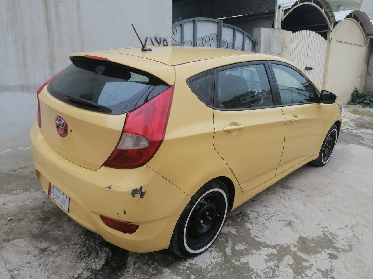 السلام عليكم  
للبيع او مراوس بخصوصي اكسنت هش باك 12 رقم بغداد بسمي سنويه 29 
غرمات وهيئه صفر  لسياره بيه تبديل بوند وجاملغ بدون دواخل كير عادي وبيها كابون المكان موصل  الستفسار على الرقم ***********
