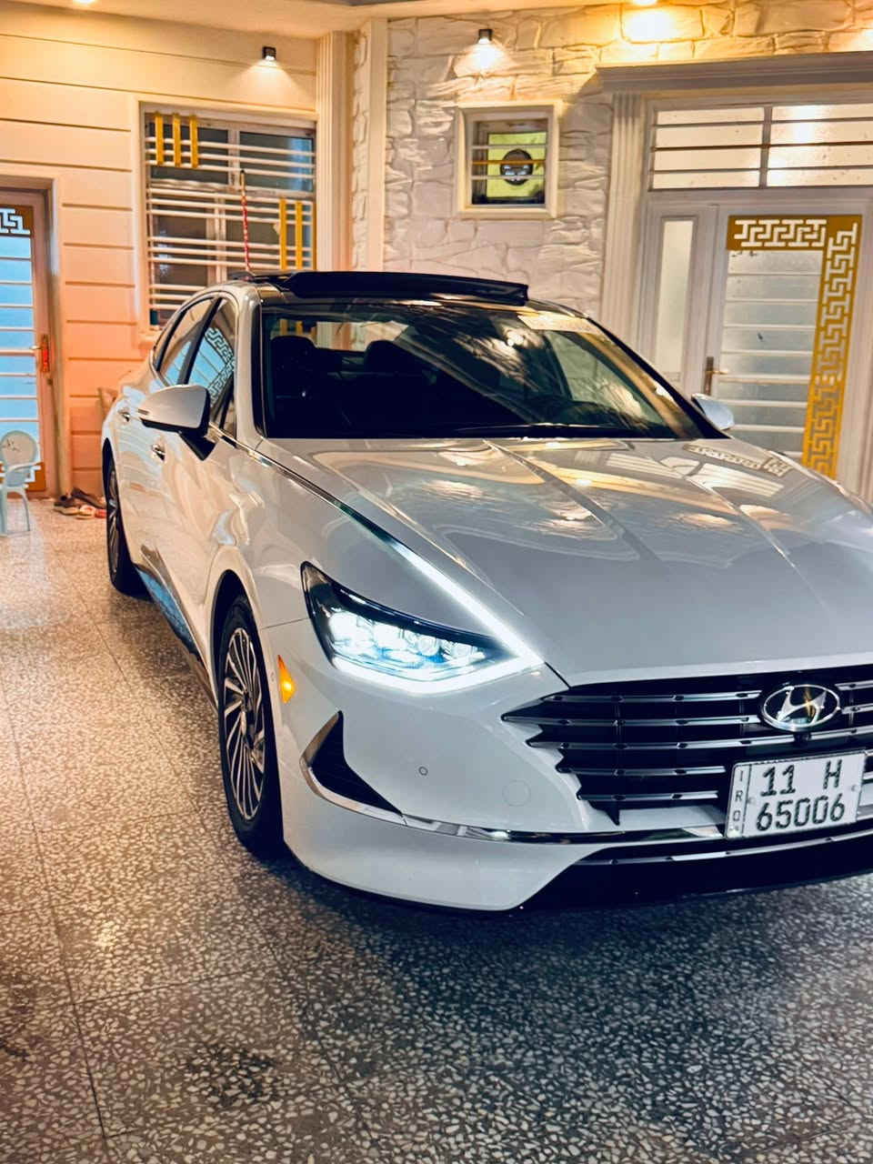 🔥 للبيع هيونداي سوناتا هايبرد Limited 2023 🔥
رقم بغداد دولي شبه مميز
⭐ أعلى فئة (LIMITED) – فل أوبشن – مواصفات فاخرة جداً ⭐
 الممشى: 34000 ميل
✅ محرك هايبرد متطور يجمع بين الأداء القوي والاقتصاد العالي بالوقود
✅ ناقل حركة أوتوماتيك ذكي وسلس
✅ فتحة سقف بانورامية كاملة
✅ تشغيل بصمة ودخول ذكي بدون مفتاح
✅ تشغيل وتحكم عن بُعد بالسيارة عبر الريموت
✅ فتح وإغلاق السيارة عن بُعد
✅ نظام Smart Key الذكي
✅ شاشة معلومات وترفيه كبيرة عالية الدقة
✅ شاشة عدادات رقمية متطورة بالكامل
✅ نظام ملاحة مدمج (Navigation)
✅ نظام Apple CarPlay و Android Auto
✅ شاحن لاسلكي للجوال
✅ نظام صوت Bose الفاخر
✅ كاميرا 360 درجة
✅ كاميرا خلفية عالية الوضوح
✅ حساسات أمامية وخلفية للمساعدة على الاصطفاف
✅ 12 حساس موزعة حول السيارة لزيادة الأمان وسهولة الركن
✅ حساسات النقطة العمياء
✅ حساس المطر للتشغيل التلقائي للمساحات
✅ حساس الإضاءة للتشغيل التلقائي للأنوار
✅ مثبت سرعة ذكي راداري (Smart Cruise Control)
✅ المحافظة على المسار Lane Keep Assist
✅ مساعد تتبع المسار Lane Following Assist
✅ مراقبة النقطة العمياء Blind Spot Monitor
✅ تنبيه حركة المرور الخلفية
✅ نظام الكبح التلقائي للطوارئ
✅ نظام تفادي الاصطدام الأمامي
✅ نظام تنبيه انتباه السائق
✅ مقاعد جلد فاخرة
✅ مقاعد أمامية كهربائية مع ذاكرة حفظ الوضعيات
✅ مقاعد أمامية تبريد
✅ مقاعد امامية تدفة
✅ تدفئة المقود
✅ مرايا كهربائية قابلة للطي أوتوماتيكياً
✅ مرايا مع خاصية التعتيم التلقائي
✅ مكيف أوتوماتيك ثنائي التحكم
✅ فتحات تكييف خلفية
✅ فرامل إلكترونية مع Auto Hold
✅ نظام اختيار أوضاع القيادة (Eco / Sport / Smart)
✅ جنوط رياضية أصلية
✅ حساسات ضغط الإطارات
✅ نظام الثبات الإلكتروني ESP
✅ نظام منع الانزلاق TCS
✅ نظام المساعدة على صعود المرتفعات
✅ وسائد هوائية متعددة
✅ زجاج عازل للحرارة والأشعة
🔰 سيارة تجمع بين الفخامة والتكنولوجيا والاقتصادية
🔰 من أعلى وأندر فئات السوناتا الهايبرد
🔰 قيادة هادئة ومريحة جداً
🔰 نظافة ممتازة وحالة مميزة جداً
📍 اللون: ابيض
💰 السعر: 195 ورقة
للاستفسار الاتصال على الرقم ***********

