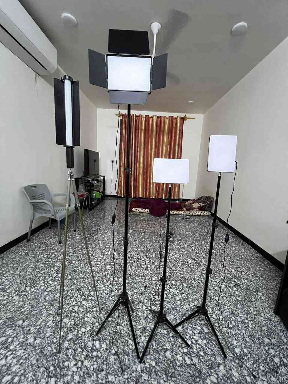 للبيع عدة إضاءة تصوير كاملة 📸💡
تتضمن:
                                                                 ️ 1 RGB Wand
▫️ 5 إضاءات
▫️ 4 ستاندات
▫️ حقيبة حمل
▫️ شغالة 100٪

للمهتم خاص  *********** 📞
