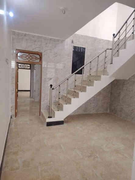 السلام عليكم دار للبيع المساحه 100 متر حي العسكري خلف شارع العسكري الي مقابل حي الوفاء طابقين بناء جديد يحتوي الطابق الاول على غرفه وصاله واستقباله مطبخ وصحيات والطابق الثاني يحتوي على غرفتين السعر 139 مع المجال للاستفسار مراجعه مكتب الرشيد اواتصال بالرقم التالي ***********
