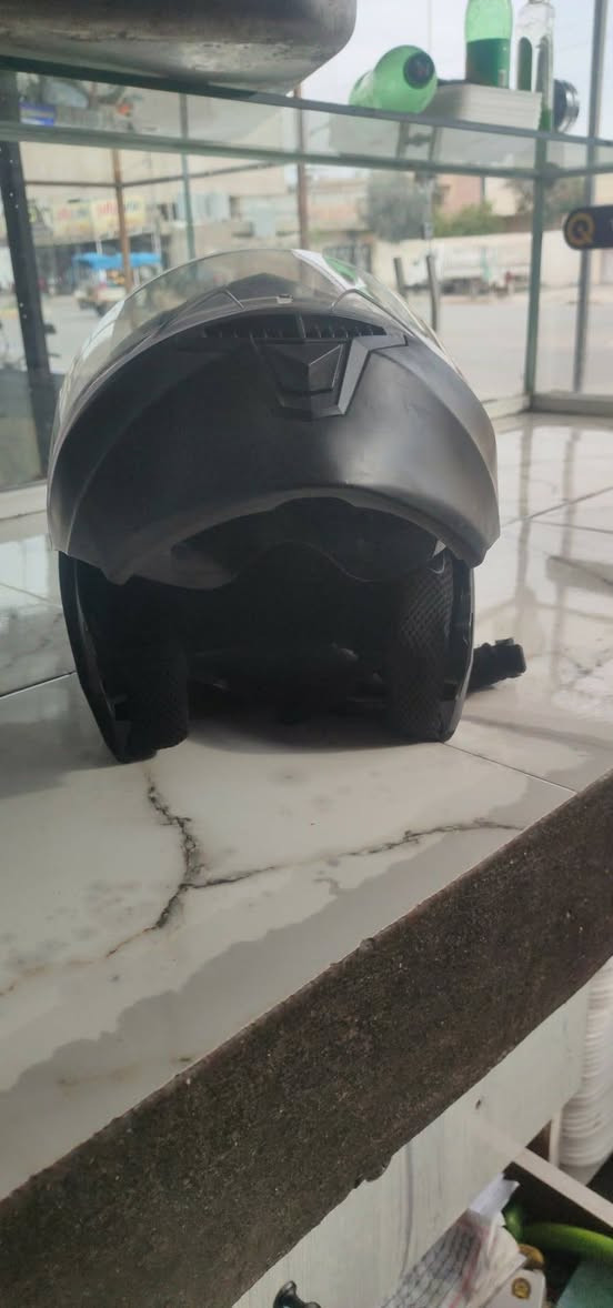 خوذا البيع مستعجل عل بيعه اي عيب ما بيه نضيفه سعر 40 وبيه مجال رقم ***********
