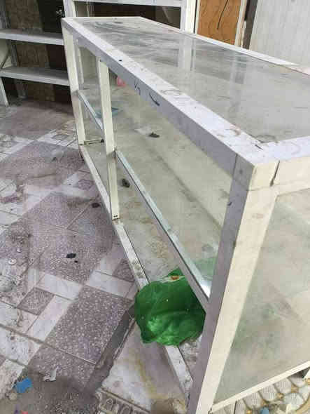 السلام عليكم 
ميز زجاج+ارفوف درجه اولى 
للبيع 
استفسار اتصل على الرقم ‏‪***********‬‏
