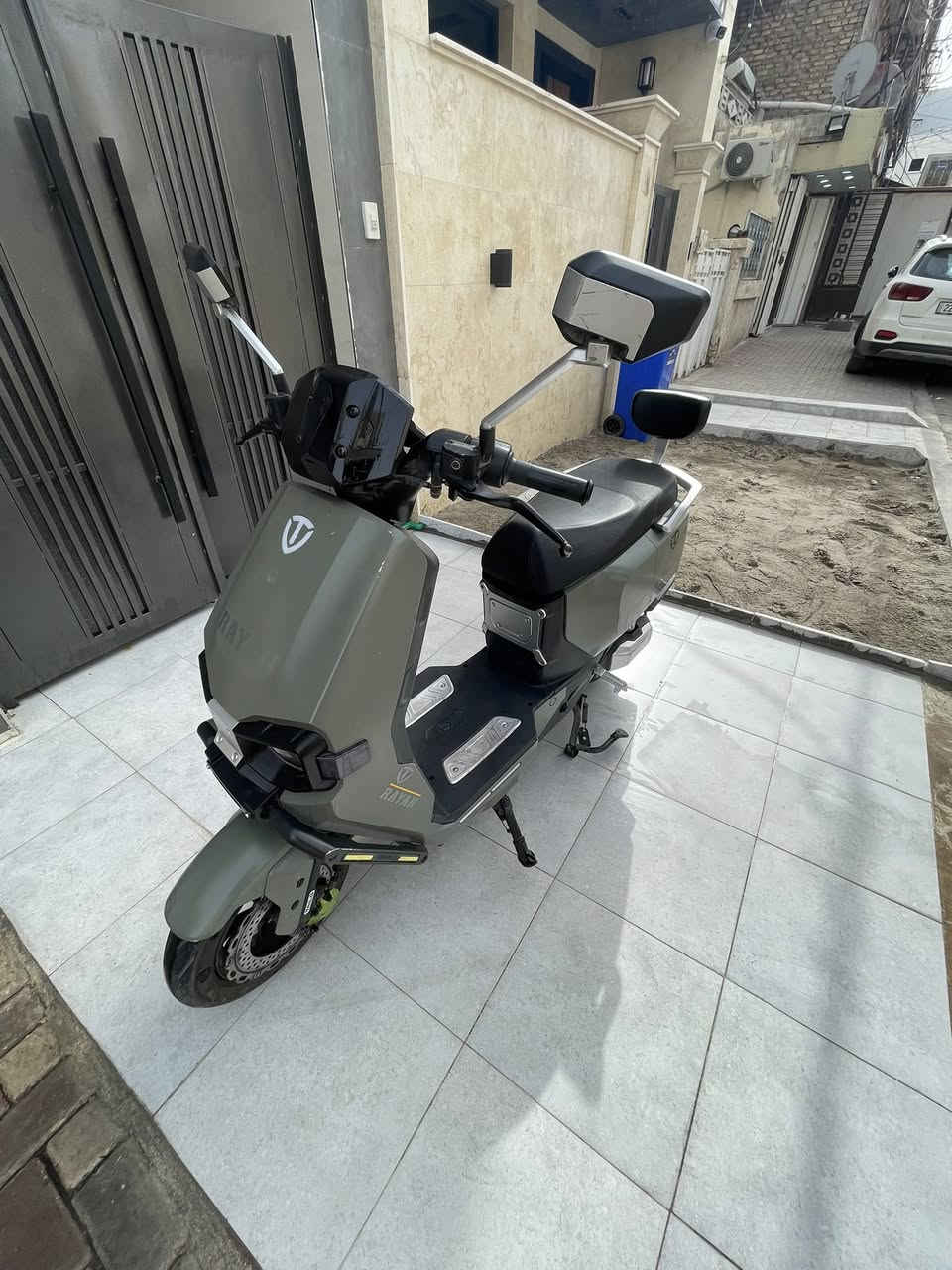 دراجة شحن وحش الكون ليثيوم
السلام عليكم ، دراجة ريان تالج شحن وحش الكون ليثيوم
الدراجة نظيفة صار 7 اشهر ماخذها وصل الشراء موجود ، 
الدراجة تخبل شلعة ورزانة وخفة والمواصفات راح اذكرها :
بطارية ليثيوم عمرها سنتين يعني لتشيل همها ابد
شحن مداه 45 كيلو متر
3 سرع مختلفة واقصى سرعة 55km
الدراجة شحنها سريع بسبب الليثيوم من 0-100 ب 5 ساعات
الدراجة كلشي شغال بيها اشاير ودبل اشارة وضوة محيطي وعالي ناصي كلة شغال
نظام البك الرجوع الى الخلف بيها
مثبت سرعة ايضاً بيها
منفذ شحن usb
شحن داخل الجكمجة يعني بالمطر لتخاف عليها
بطارية تنشال بكل سهولة
مساحة تخزين جكمجة جيدة

الدراجة بيها شغلتين كفرات من الصفح مشخطة
وتاير الخلفي مبدل لان دخل بالقديم بسمار وبدلته بتاير اصلي من الريان الام الاصلية تاير باكستاني

الدراجة كلش مرتبة ونظيفة وتخدم للشراي عنواني بغداد العطيفية وسعرها 900 وبيها مجال بسيط ، رقمي ***********
