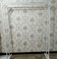 اريد ابيعهن تعاليك ملابس + شليف تراك نسائيه باله يحتوي ع 60 قطعه ‏‪077...