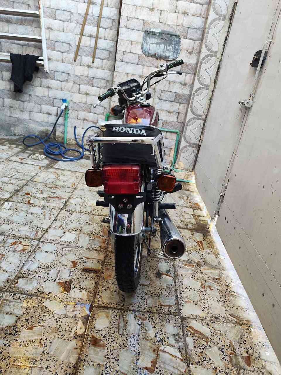 السلام عليكم
دراجة 4 كير نامة شركة هوشا اصولي (عندي سنوية بأسمي) رقمتها قبل سنتين 
وكيلها العارضي اني مطلعها من الوكيل 
موديل 2021
دراجة حلوة نظيفة ماماشيه هواي اروح لدوام وارجع
مره بوش الهندر فانفتحت تبدل فقط الشفت مال هندر 
والكيج مال سرعة عاطل

السعر 800 الف  
مكاني الكوفة 
***********
