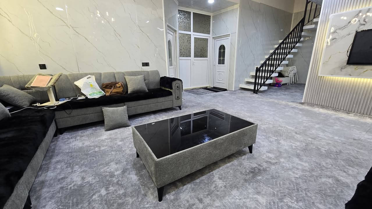 ئەگەر بەدوای شوێنێکی ئارام و پڕ لە خزمەتگوزاری دەگەڕێیت بۆ ژیان، وە دور بێ لە جەنجالی ناو شار ئەم خانووە هەلێکی زێڕینە

• ​دیزاینی خانوەکە
لەسەر شێوازێکی زۆر جوان دروست کراوە کە
لە روکەش خانوێکی زۆر سادەو جوانە لە ناوەوەش زۆر شەهانە دەردەکەوێت
خانوەکە دوو قاتە
قاتی یەکەم⏬️
خانوەکە پێک دێت لە
ژووری میوانی گەورە لە قاتی یەکەم 
چێشتخانەی مۆدێرن قاتی یەکەم
هۆلێکی دانیشتنی فراوان قاتی یەکەم
توالێت لەدەرەوە
 توالێتی سەربەخۆ لە ژورەوە
حەمامی سەربەخۆ لە ژورەوە
مەتبەخ عەمەلێکی فراوان
  ژوری نوستنی فراوان
[پلیکانەیەک یان قادرمە] لە ژورەوە بۆ قاتی دووەم

قاتی دووەم⏬️
قادرمەی تایبەت بۆ قاتی دووەم لە دەرەوە هەیە
دوو ژوری نوستنی فراوان
توالێتی سەربەخۆ 
حەمامی سەربەخۆ 
هۆلێکی گەورە 

مواسەفاتی خانووکە
___________________
رووبەری خانووەکە 
250مەترە
درێژی خانووکە
25مەترە
پانی خانوەکە 
10مەترە
✅️پێشی ساحەیە پرۆژە هەیە بکرێتە باخجە موڵکی حکومەتە هی خەلک نییە 💯
زۆر گونجاوە دەتوانی بیکەیتە دوو بەشەوە هەلێکی زێرینە
باشترین کەرەستەی بیناسازی دروستکراوە.
✅️دەستە جەپی خانووکە قیبلەیە🕋

📍 شوێنی جوگرافی و دەوروبەری
شوێنکی زۆر ستراتیژی هەیە کە 
438مەتر دورە لە نەخۆشخانەی دارەتوو
403مەتر دورو لە پۆلیسی دارەتوو
553مەتر دورە لە ئاسایشی دارەتوو
480مەتر دورە لە پارکی دارەتوو
 800مەتر دورە لە قوتابخانەی تریفەی کجان
550 مەتر دورە لە قوتابخانەی بنەرەتی هەڵبجە
187 مەتر دورە لە قوتابخانەی بنەرەتی داستان
173مەتر دورە لە سەنتەری لاوانی دارەتوو
126مەتر دورە لە ساحەی تۆپی پێی 11لاعیبی دارەتوو
109مەتر دورە لە ساحەی تپی پێی 6لاعیبی دارەتوو
841مەتر دورە لە سانعەی دارەتوو
118مەترە دورو لە مزگەوتی ابوبکری صديق
198مەترە دورو لە مزگەوتی دەروێشان
348مەترە دورو لە مزگەوتی عومەری کوری عبدالعزیز
گەڕەکی نیشتیمان بە ئارامی و فراوانی شەقامەکانی ناسراوە، ژینگەیەکی زۆر گونجاوە بۆ ژیانی خێزانی
کەوتووەتە گەڕەکێکی ئارام و پەرەسەندوو، کە بە یەکێک لە ناوچە هەرە باشەکان بۆ نیشتەجێبوون دادەنرێت

✅ بۆچی ئەم خانووە هەڵدەبژێریت؟
بۆچی ئەم خانووە هەڵدەبژێریت؟
• ​کەشی گەڕەکەکە زۆر ئارام و گونجاوە بۆ خێزان.
• ​هەموو خزمەتگوزارییەکانی (ئاو، کارەبا، زێراب.قوتابخانە.نەخۆشخانە.بنکەی پۆلیس.بنکەی ئاسایش.ناحیەی دارەتوو.پارک.بازار) بەردەستە
• ​نرخێکی گونجاو و گەرەنتییەکی باش بۆ داهاتوو.
​📞***********
