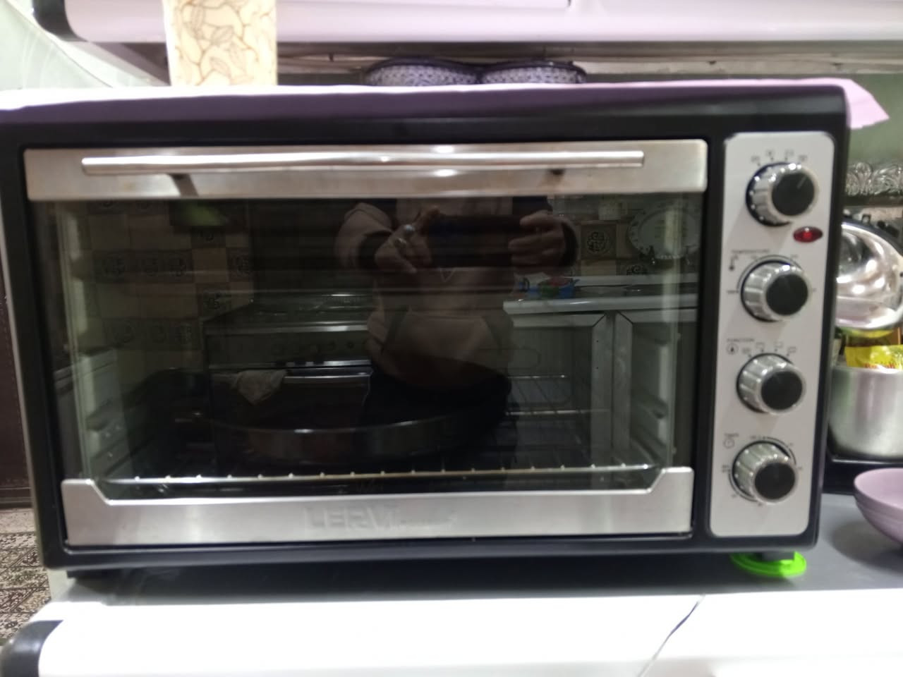 سلام عليكم براد ماء لون احمر 45والرصاصي 125مع اوفن حجم كبير مستخدم كلش قليل سعره 100اخوان البراد الرصاي وال اوفن مستخدمات قليل الشراي خاص او اتصل ***********
