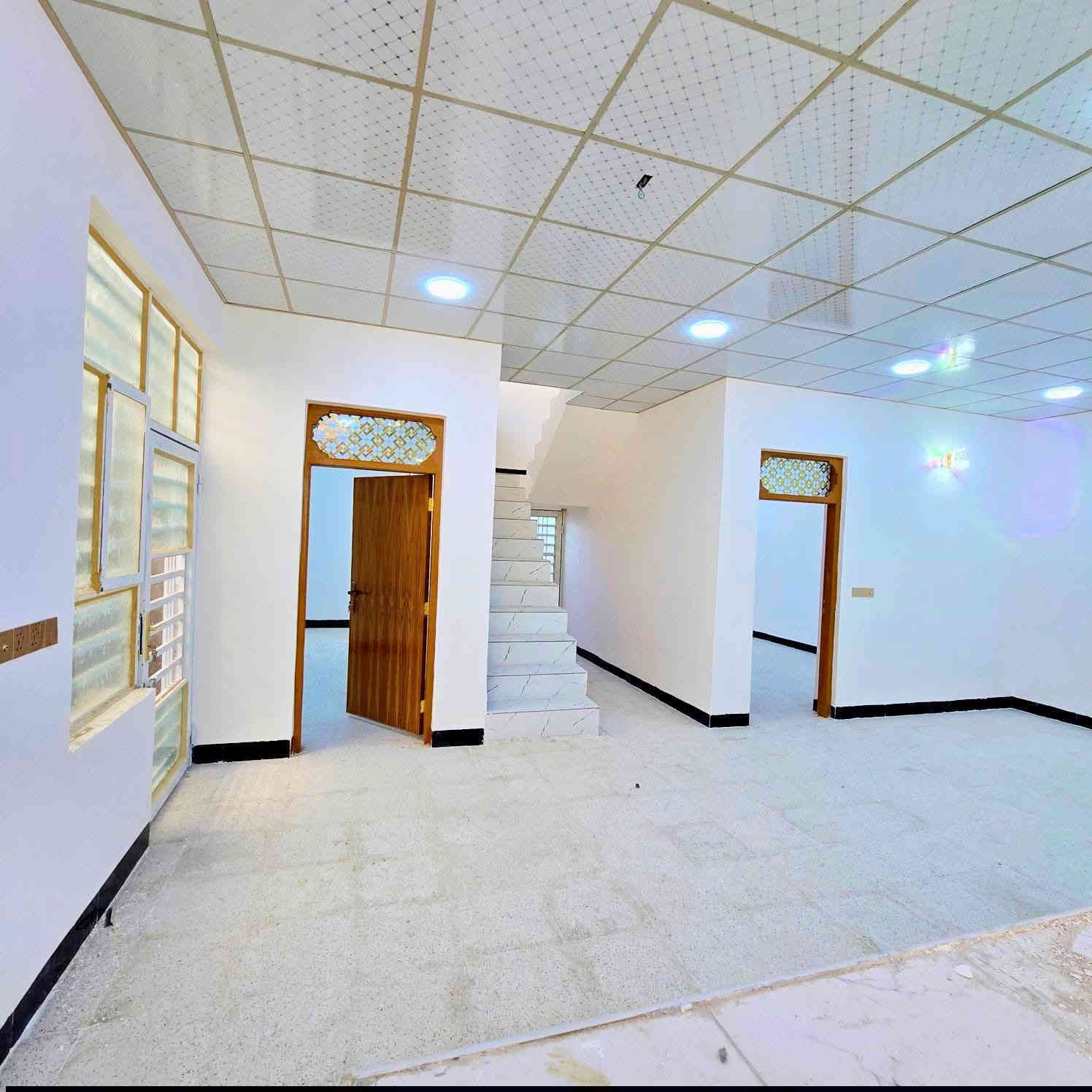 دار للبيع ٢٠٠متر. درجه اولى جديد اساس وسقف صب كونكريت بناء طابوك يحتوي على غرفتين نوم صاله مطبخ صحيات استقبال  الشارع الرئيسي والفرعيه تبليط عنوان الدار النجف الأشرف كوفه براكيه مقابل جامع الخزاعل سعر الدار ٧٠مليون  للإستفسار مراجعه المڰتب الڰوفه شارع المعمل قرب شارع المطار القديم مجاور صيدليه بلال مقابل صيدليه زحل جوار شارع سيد حبيب ***********مكتب ***********.مكتب
