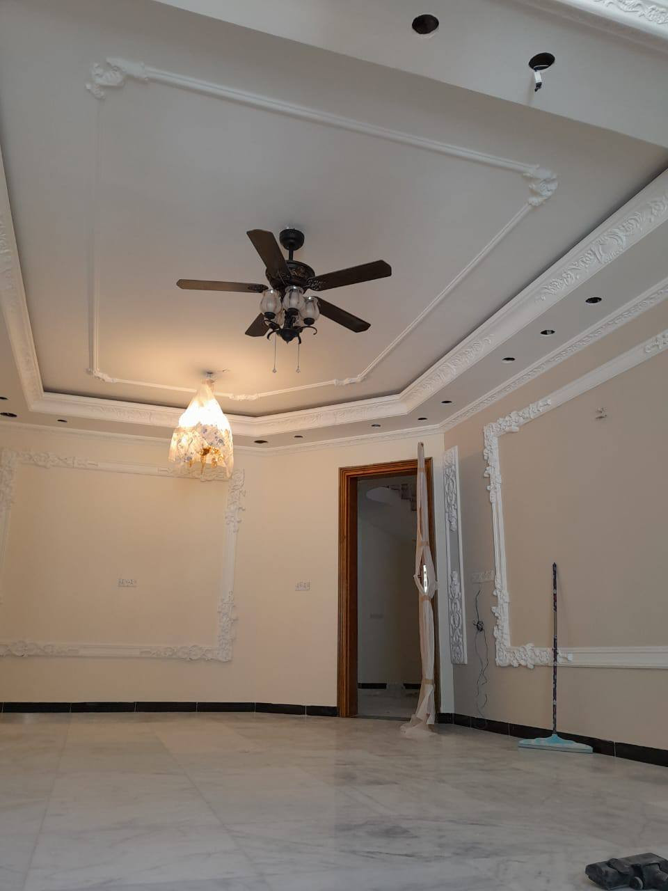 السلام عليكم اخوان خلفة صبغ وطلس وسحب وترميم ومعالجه رطوبة وعوازل اسطح وصبغ وتطعيم واجهات  متفرغ عمل درجة اولى  استلام مهندس  مكاني بغداد بالاعلام ***********
