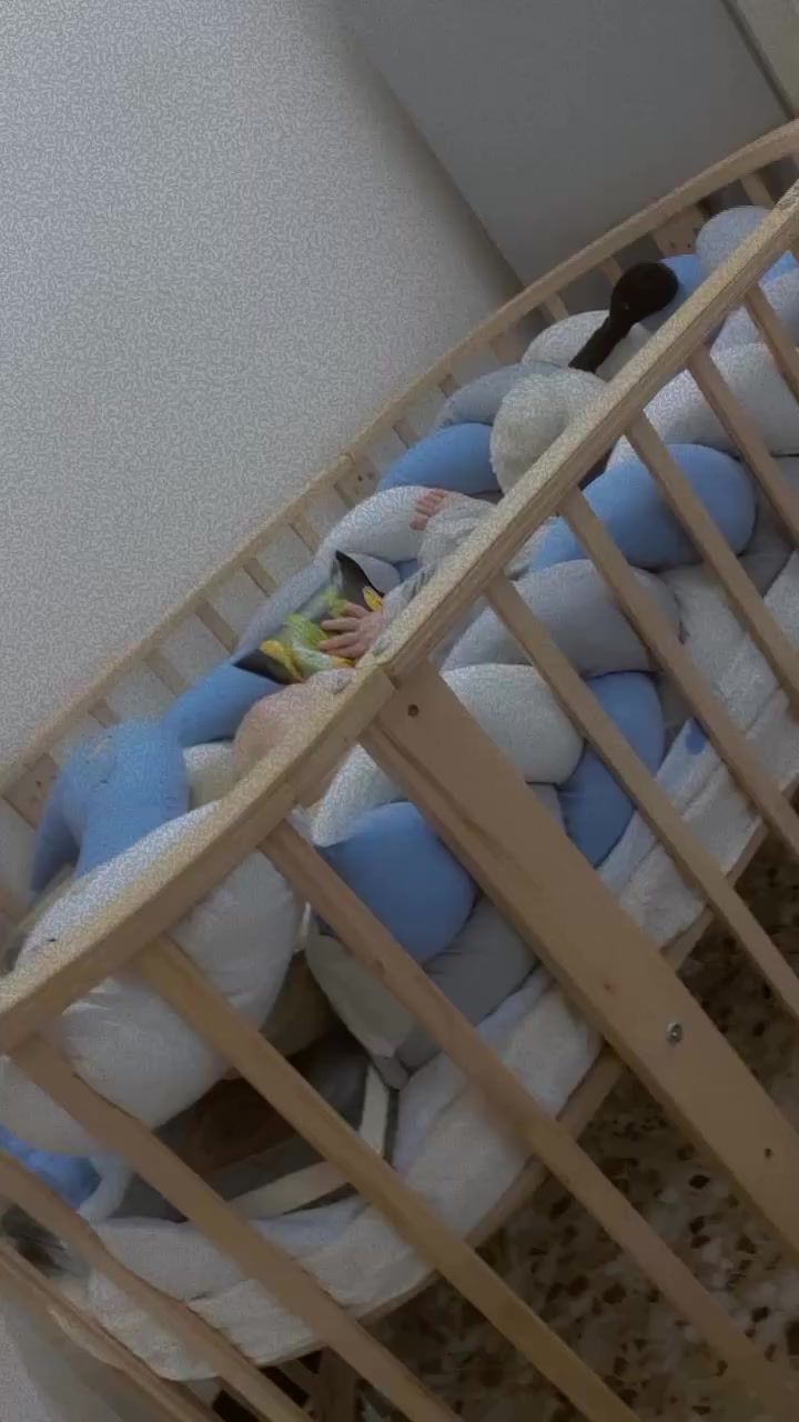 السلام عليكم سرير أطفال للبيع اشتريتة ب٢٥٠ رايده١٥٠  وبية ٣ مستويات تكدر تنزلة الكاع وتكدر تخلي وسط وتكدر صعدة يكفي لحد عمر ٥ سنوات هوه المصدات والدوشك مالتة غراضة كاملة ونضيف مكاني بغداد


**إذا كنت صاحب هذا الإعلان وتريد حذفه لأي سبب، رجاءا أرسل رسالة إلى الدعم الفني**