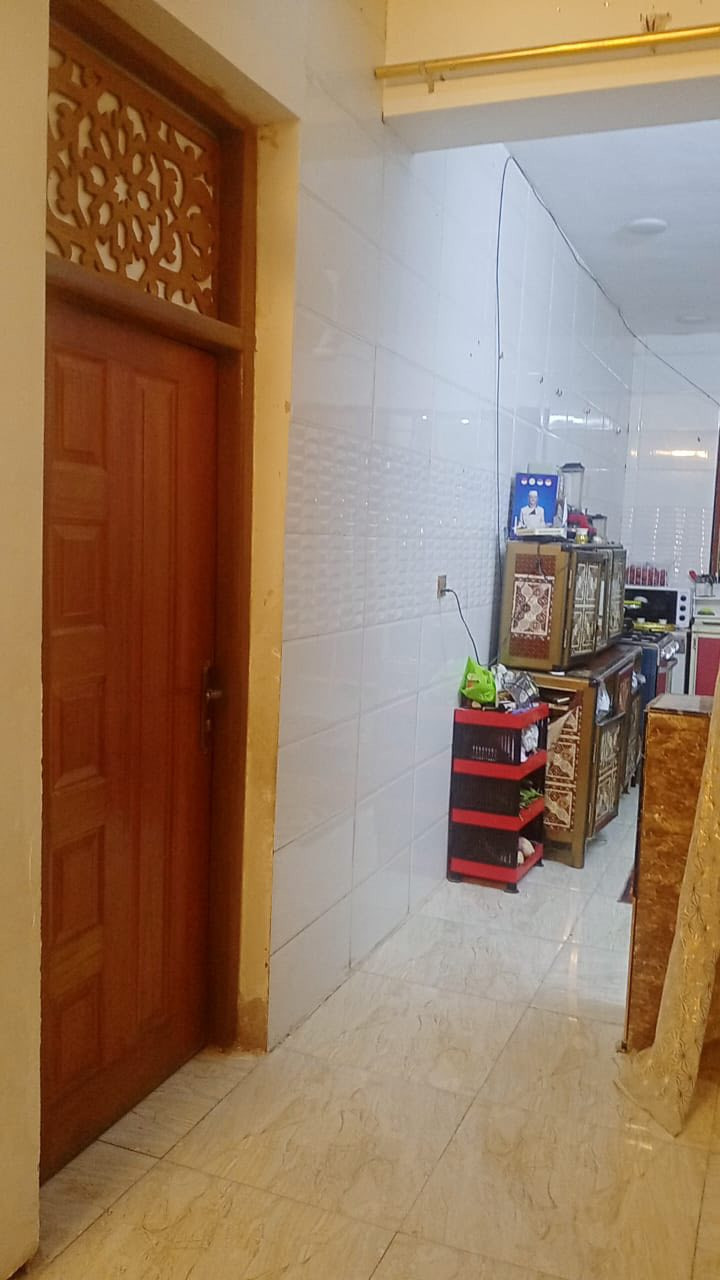 دار للبيع طابو صرف سكني
المساحه ١٥٠ متر بناء جديد 
يحتوي على استقبال طوله ٩ متر 
ومطبخ وصاله ويحتوي على ٥ غرف نوم 
بناء جديد صب مسلح طابوك وقريب على الشارع العام 
العنوان المدائن الورديه شارع الرئيسي الثاني للورديه ***********
