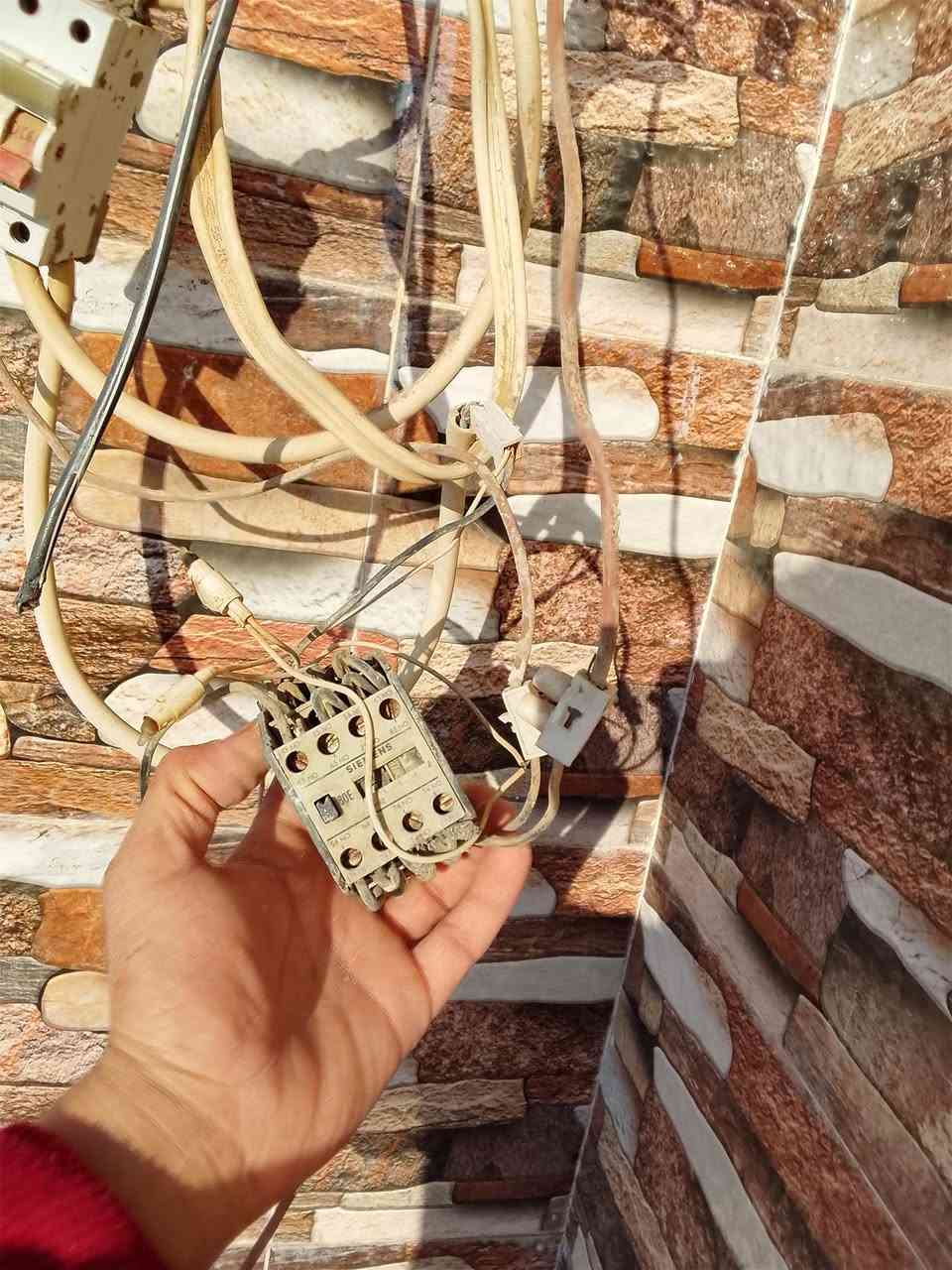 اسلام عليكم ورحمه الله وبركاته
هاذا عملي أن شاء الله ينال إعجابكم تأسيس الدور القديم 
تأسيس الدور الجديد
شد بورد تبديل سركت داخلي
صيانه الكهرب وترتيب السركت
والبوردات الخارجيه 
تأسيس ظاهري ودفن سيمنز 
***********
