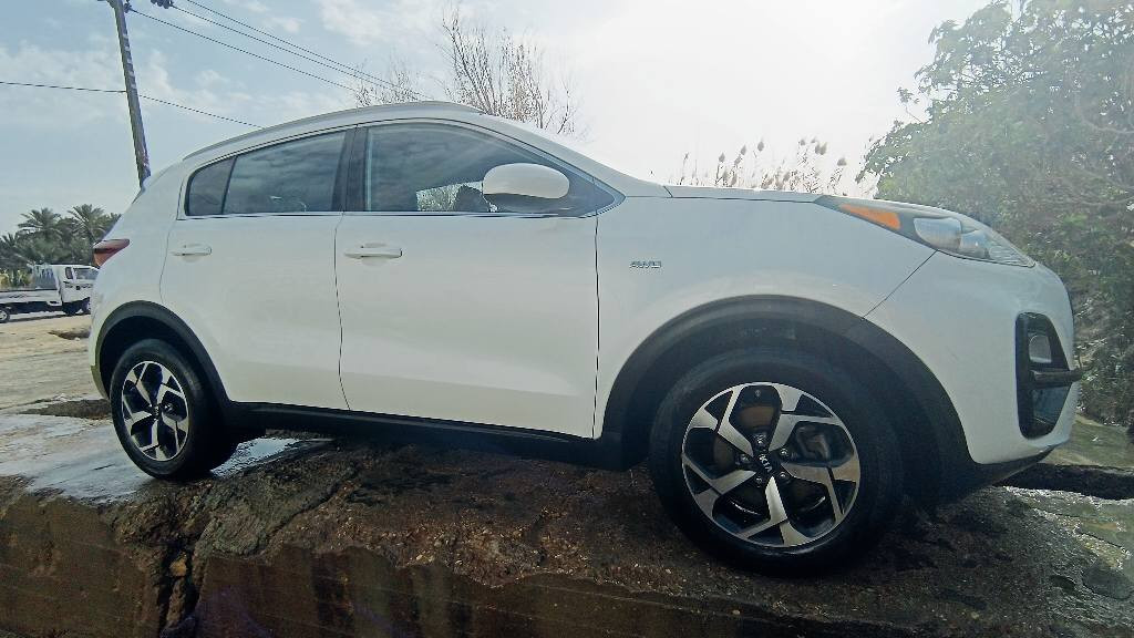 كيا سبورتاج 2021 LX - بحالة جيدة جدا، سيارة كيا سبورتاج 2021 وارد أمريكي حادثها سرقة تخريب موضح في الصور. 
 • ​المحرك: 2.4L GDI (أقوى من المحركات العادية) بـ 4 أسطوانات.
 • ​نظام الدفع: دفع رباعي مستمر (All-Wheel Drive) لأداء ثابت على كافة الطرق.
 • ​اللون الخارجي: أبيض لؤلؤي مميز (Snow White Pearl).
 • ​الداخلية: مقاعد مخمل أسود (YES Essentials) مريحة وسهلة التنظيف.
 • ​ناقل حركة: أوتوماتيك 6 سرعات مع خاصية التحكم اليدوي (Sportmatic).
 • ​الأمان: أنظمة متطورة تشمل (مانع اصطدام أمامي، نظام تنبيه السائق، مراقبة ضغط الإطارات، ونظام المساعدة في نزول المنحدرات).
 • ​الإطارات: ويل ألمنيوم مقاس 17 بوصة.
 • ​:شاشة LCD أمامية، مثبت سرعة، وتحكم من المقود.
​ السعر والمعاينة في اي وقت
​السيارة نظيفة جداً ومواصفاتها واضحة في الصور المرفقة.
 • ​السعر المطلوب: [ 185]
 • ​للتواصل والاستفسار: [*********** ] المحاويل, بابل
