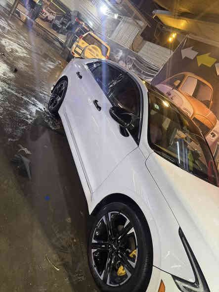 السلام عليكم شباب
K5 جيتي لاين  
موديل 2023 
مواصفات GT LlNE
لوون ابيض مميز ماشاء الله 🖤
فول مواصفات بنوراما ❤️
1-بصمه
2-شحن هاتف لاسلكي 
3- قياده ذاتيه ؏ الخطوط السريعه
4- هاند بريك بصمه 
5- سقف أسود بانوراما
6- مثبت سرعه 
7-نضام ABS
8- مانع انزلاق
9-حساس أطارات 
10-بك لايت ليد
11-شاشة
12- كامره دواره
13- كشافات امامي
14-شاشه اعطال
15-ويل كورم لونين
16-رادار جانبي وخلفي وامامي 
17-مراقبة النقطة العمياء
18-رادار الخطوط البيضاء 
19-اشاير بالمري 
21-كشنات تدفئه فقط
22-‏ مقعد للسائق قابل للتعديل كهربائياً
23-لايتات ‏3 عدسات 
24-نضام قياده 
25-كشنات جلد احمر ❤️ smart+normal+sport+custom
25-بلوتوث + aux + usb
26-فول تحكم ستيرن
27-كير أوتو + عادي
28- ئوتو بريك 
29- ‏ ‏الخريطة🗺📍
31- ستيرن حرف D  
32-‏Led +  زينون
33-السياره فول رادرات 
34-التشغيل عن بعد
‏AUTO HOLD-38
39-نظام الملاحة
40-مصابيح خلفية LED
41-مصابيح ضباب LED
42-لاسلكي Android Auto  
43- لاسلكي 
44-ماشيه 40
#ضرر (   جاملغ مبين صور الحادث بل الصوره ) 
ايرباك طاك استيرن  
دواخل  سليمة  

السعر195$ وبيها مجال 
رقم تلفون 📞  *********** و واتساب 
مكاني بغداد
