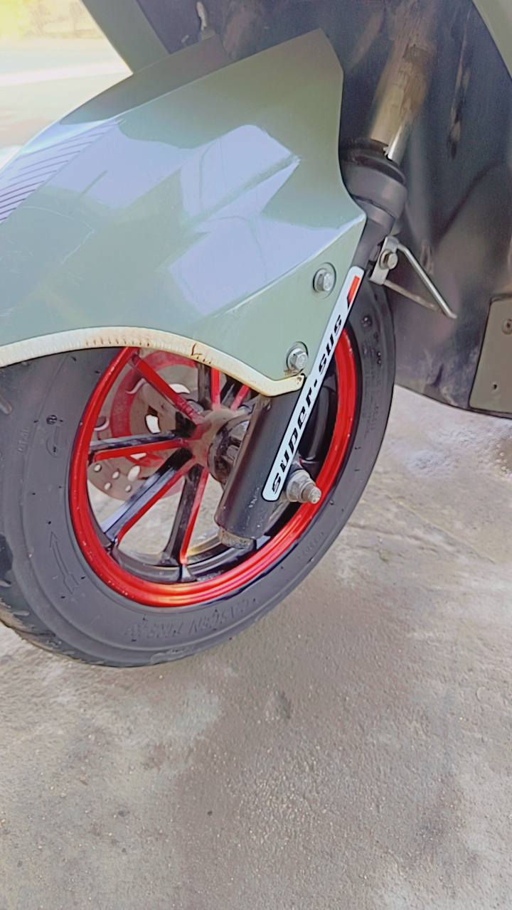 السلام عليكم دراجه البيع سلف هندر كهربايات كلها شغاله مكينه ناعمه دراجه حلوه وخير من السعر 400 وبيه مجال رقم 📱 ***********
