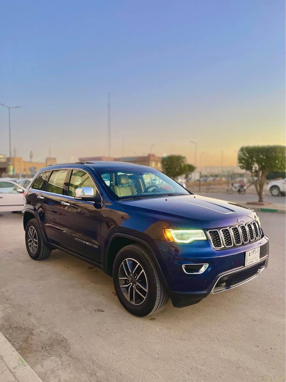 السلام عليكم
جيب لاريدو 2017 وارد أمريكي رقم بغداد 
مكينة 6 سلندر 3600 
مواصفات :-
🔹 فتحة سقف
🔹 بصمة تشغيل وابواب وتشغيل عن بعد
🔹شاشة كبيرة
🔹 فور ويل
🔹 وضعيات قيادة 
🔹 دواخل بيجي
🔹 تحكم ستيرن 
🔹اوتو ستوب + ايكو 
الضرر سرقه قطع 
السيارة بالسماوه 

*********** السماوا, المثنى
