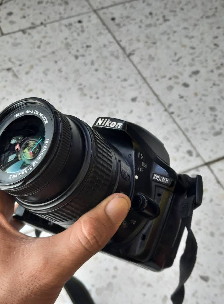 سلام عليكم كامره نيكون 5300 واي فاي  شاشه قلاب كامل ملحقات لاصليه عدسه لاصليه 18 55شاحنه بطاريه حزام كتف   يوجد توصيل جميع المحافظات العراق *********** النجف, العراق
