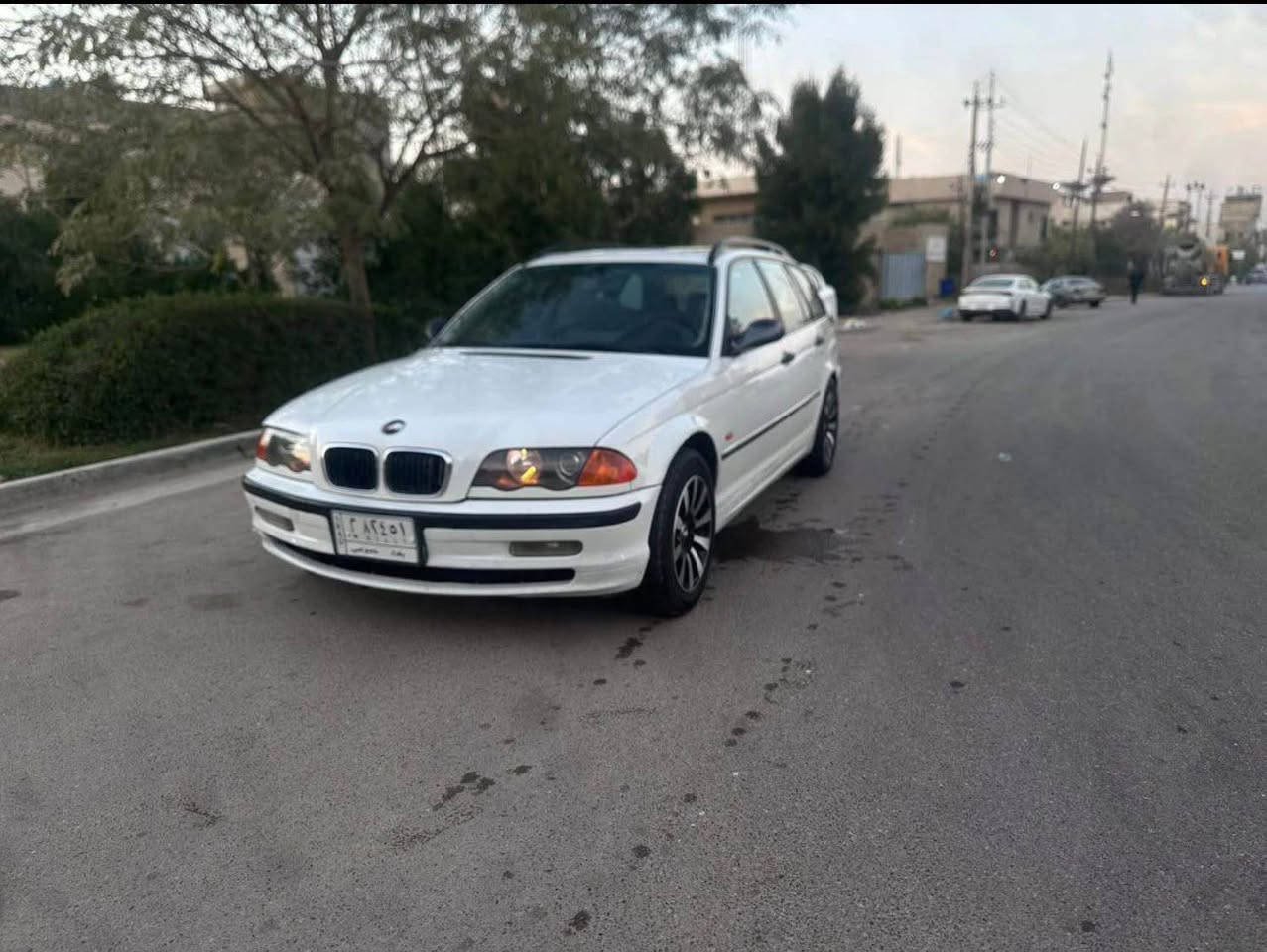 بي ام 2001 مكفولة  سعرها 75 بيها مجال بسيط جدا
***********
