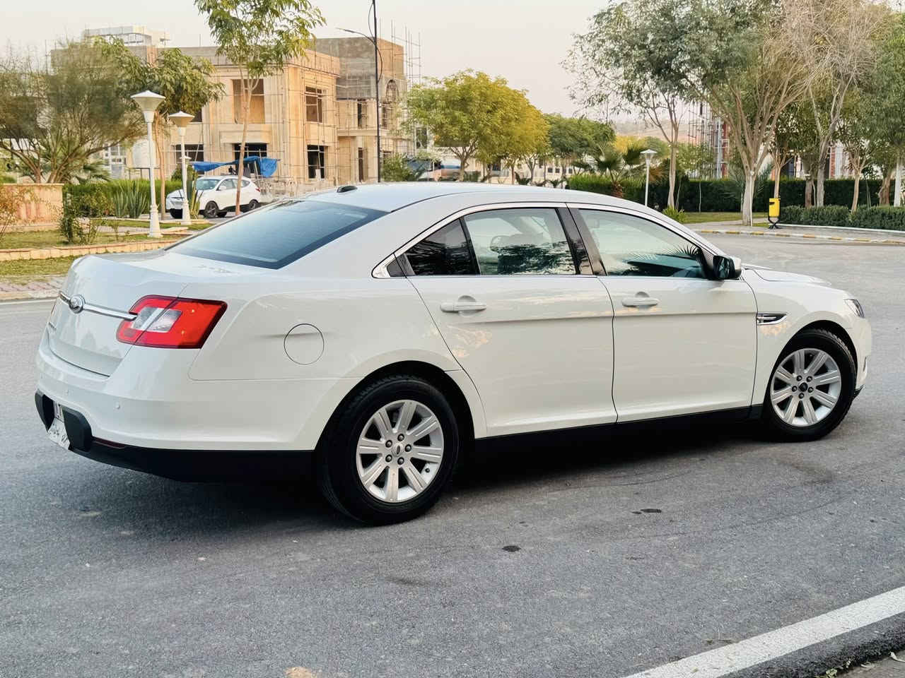 سلام عليكم 
*********** 
سعر ( 107 ) 
~~~~~~~~~~~~~~~~~~~~~
من رخصة الادمن المحترم 
اخوية اقرا تفاصيل قبل مااتخابر 
فورد تورس موديل ( 2012 ) ، رقم سليمانية  ، بدون صبغ بدون تبديل ماعدا ( مكانين كارت  ) سونار ناشرة وية صور 
.................................
محرك( 6 ) سلندر 
كير اوتو
حساس خلفي 
لايتات زنون اصلي 
جامات صفاح كهربائي شغال 
كشن كهرباء
تحكم استيرن 
اربع جامات كهربائي شغال 
كهربائياتة كلة شغال 
كود ع باب 
باتري جديد 
صدر امامي خلفي جديد 
شرط تحويل  
----------------------------- 
ملاحضة : اخوان صور سيارة بدون فلتر كاميرا عادية 
--------------------------------
مكان سيارة ديالى خانقين 🏠
